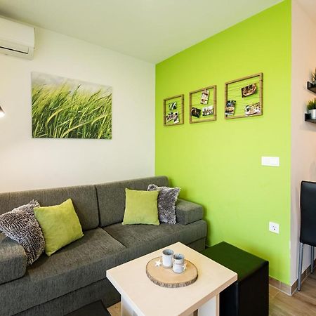 Apartmaji Banonia " Poletni Vetrc " Banovci Luaran gambar