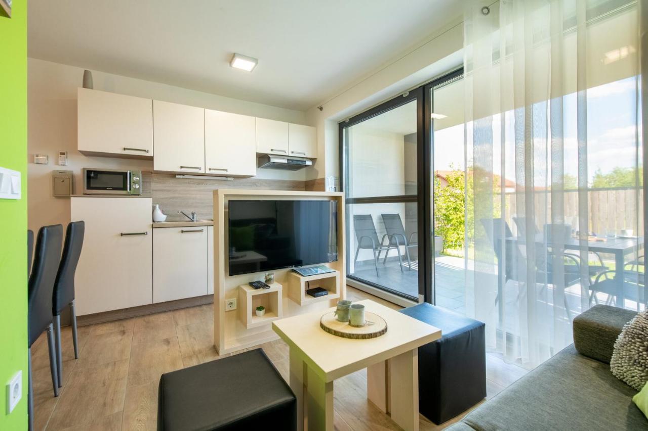 Apartmaji Banonia " Poletni Vetrc " Banovci Luaran gambar