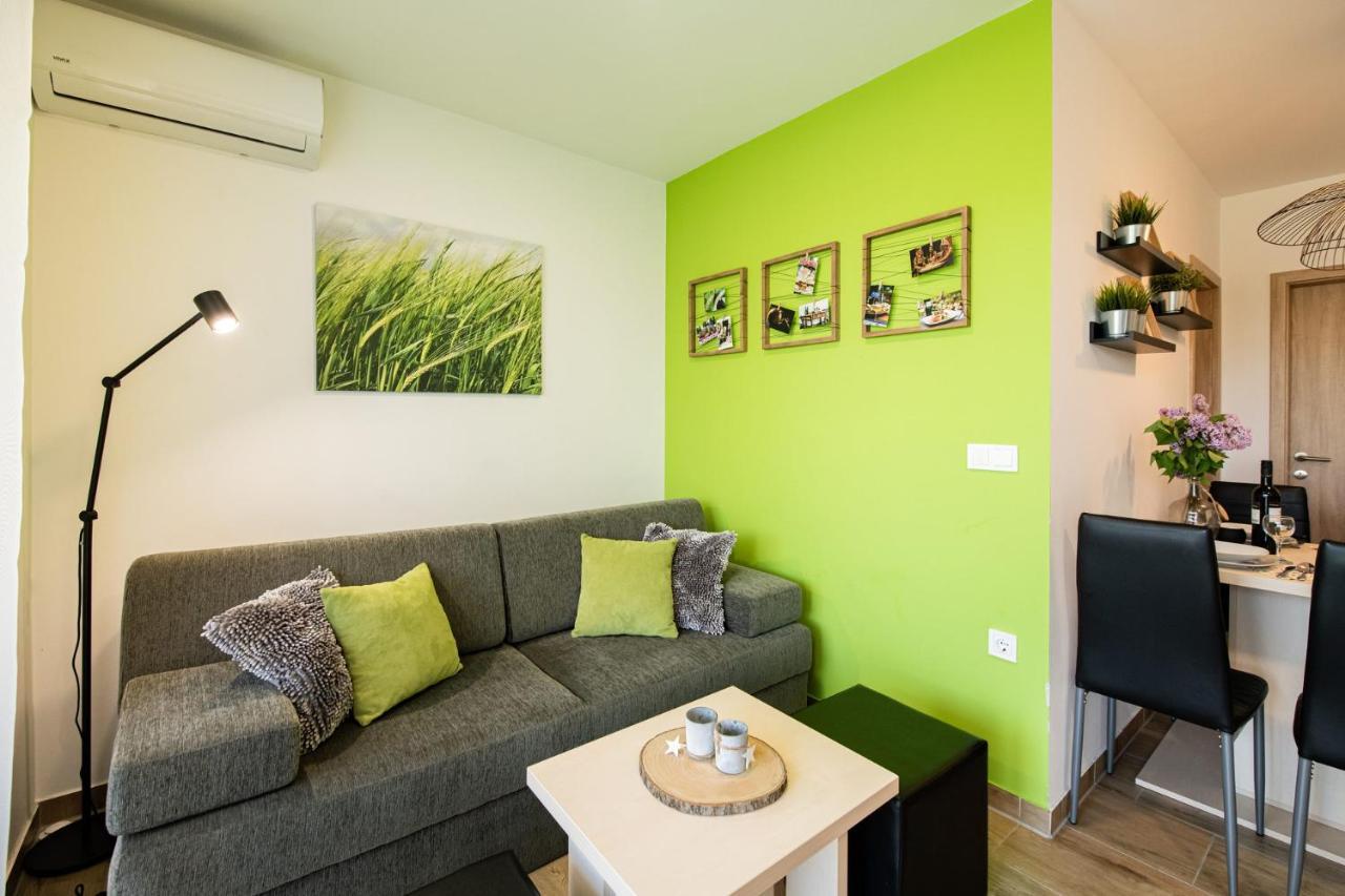 Apartmaji Banonia " Poletni Vetrc " Banovci Luaran gambar
