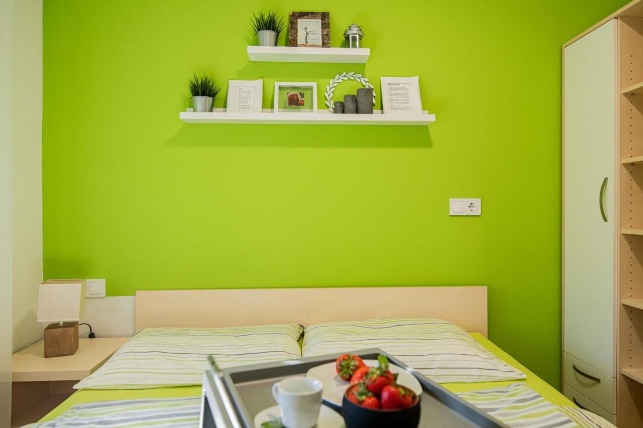Apartmaji Banonia " Poletni Vetrc " Banovci Luaran gambar